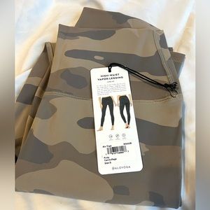 Alo Yoga Full length camo leggings size Small/S. NWT